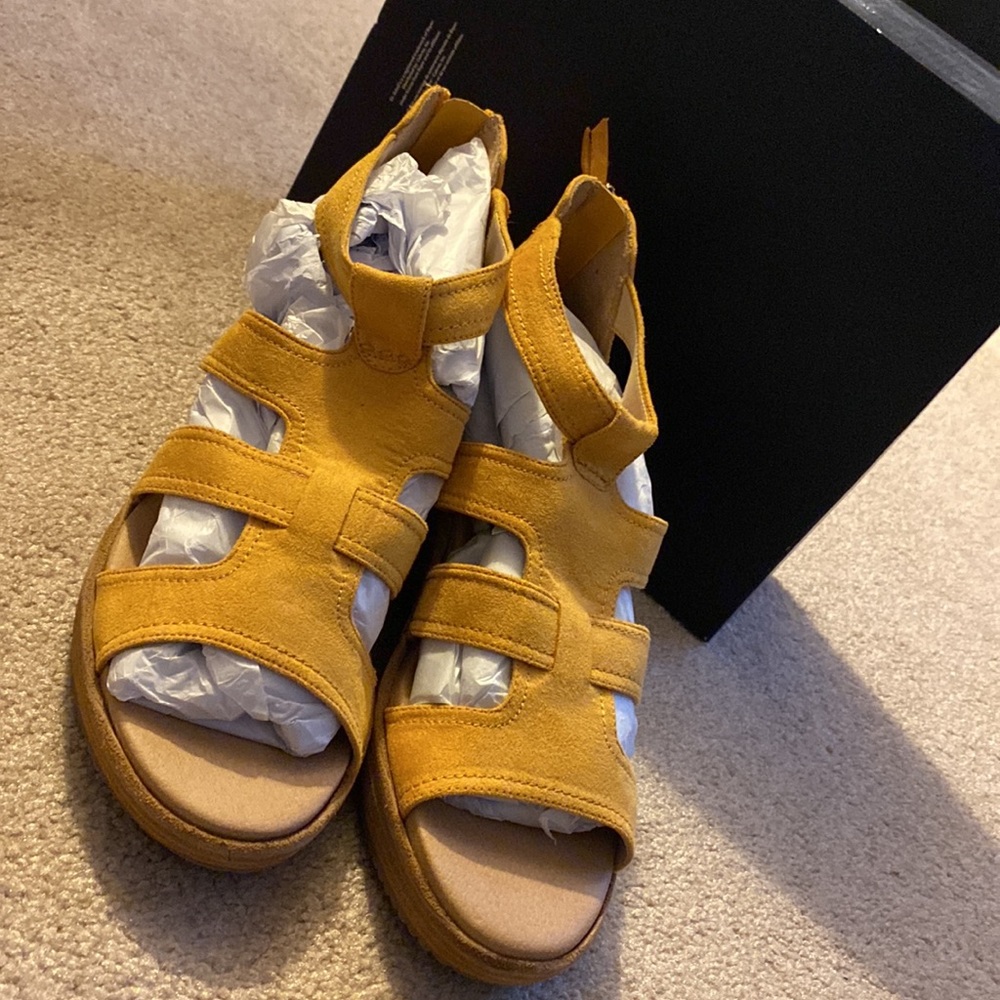 Dr. Scholls Long Island Yellow Platform Wedges New 10